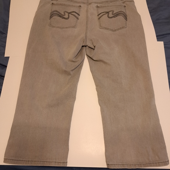 Santana Women's Jeans - Picture 5 of 6